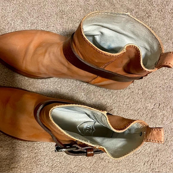 HTC / Hollywood Trading Company - Gwen Leather Boots size 37 (7M) - Picture 10 of 10